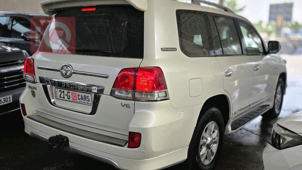 تۆیۆتا لاند کروزەر